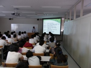 intro_resize 学科説明会の様子