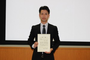 卒論発表ベストプレゼンテーション賞の和田君